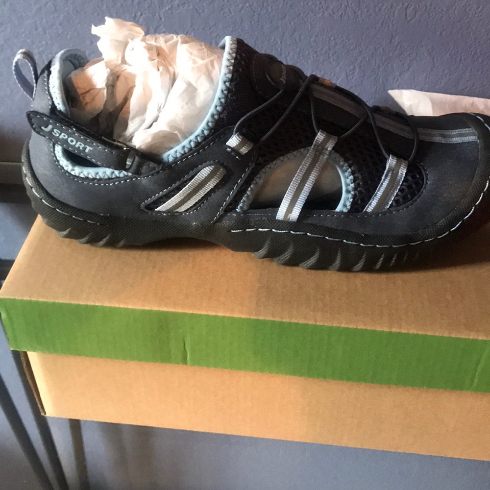 Shoe - Picture 2 of 5